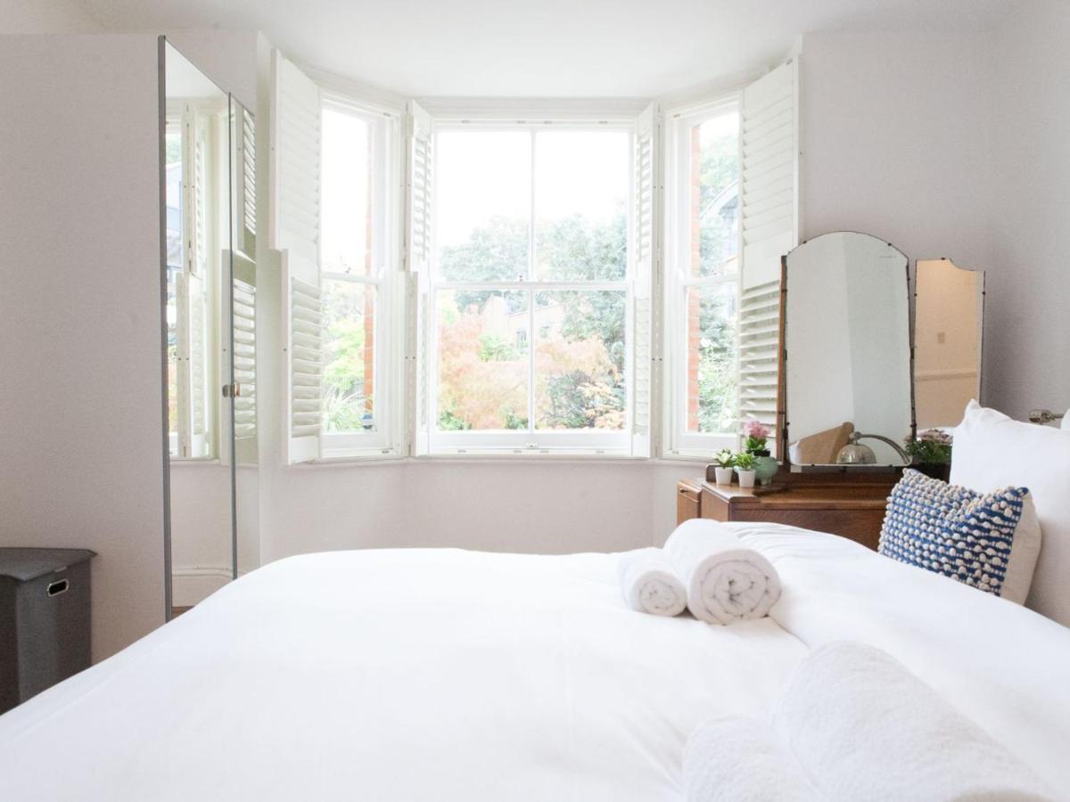 Pass The Keys Garden Apartment In Stockwell London Eksteriør billede