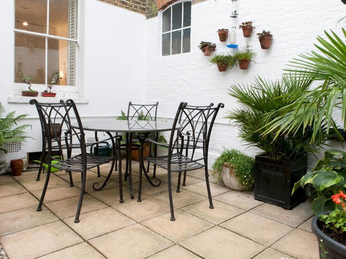 Pass The Keys Garden Apartment In Stockwell London Eksteriør billede