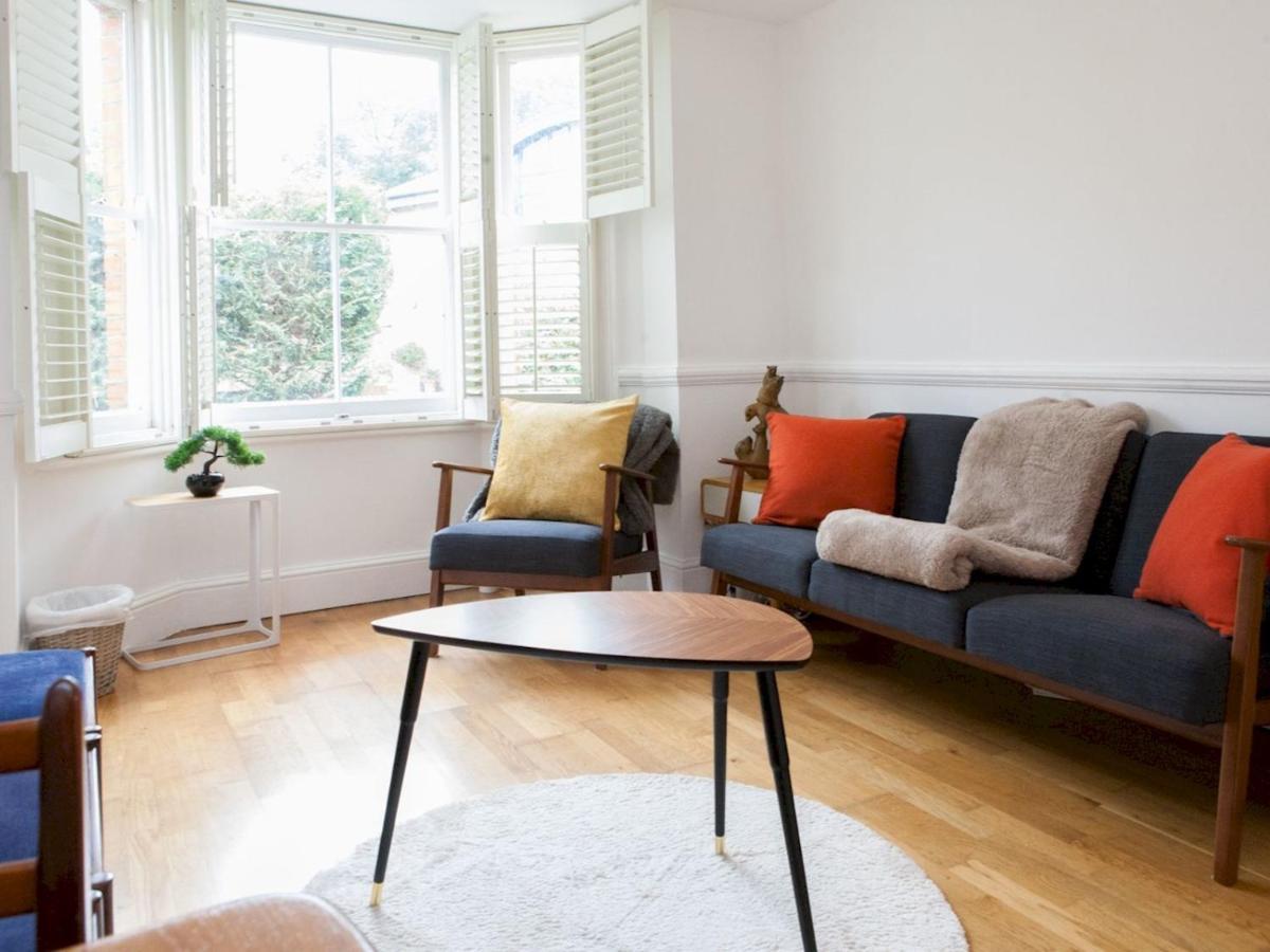 Pass The Keys Garden Apartment In Stockwell London Eksteriør billede