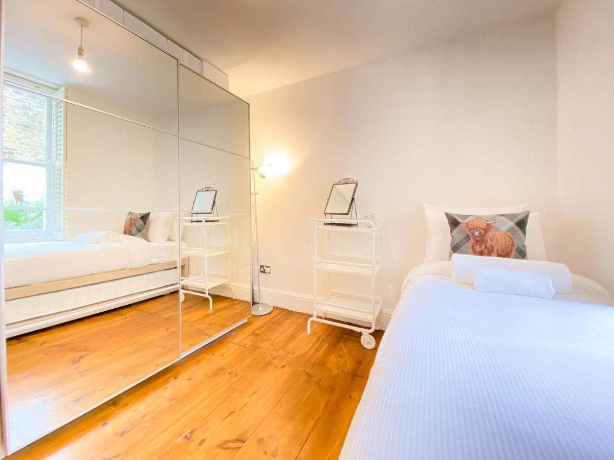 Pass The Keys Garden Apartment In Stockwell London Eksteriør billede