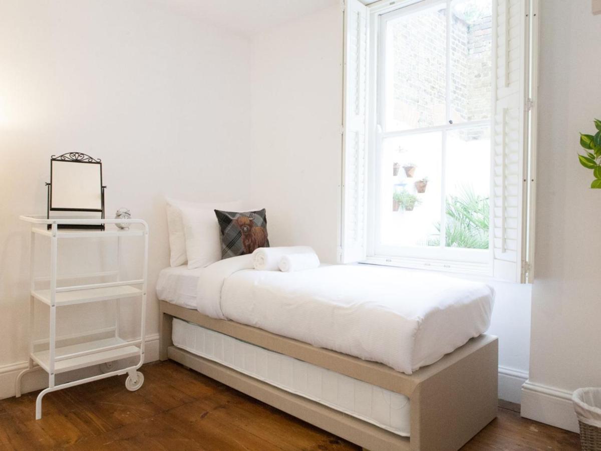Pass The Keys Garden Apartment In Stockwell London Eksteriør billede
