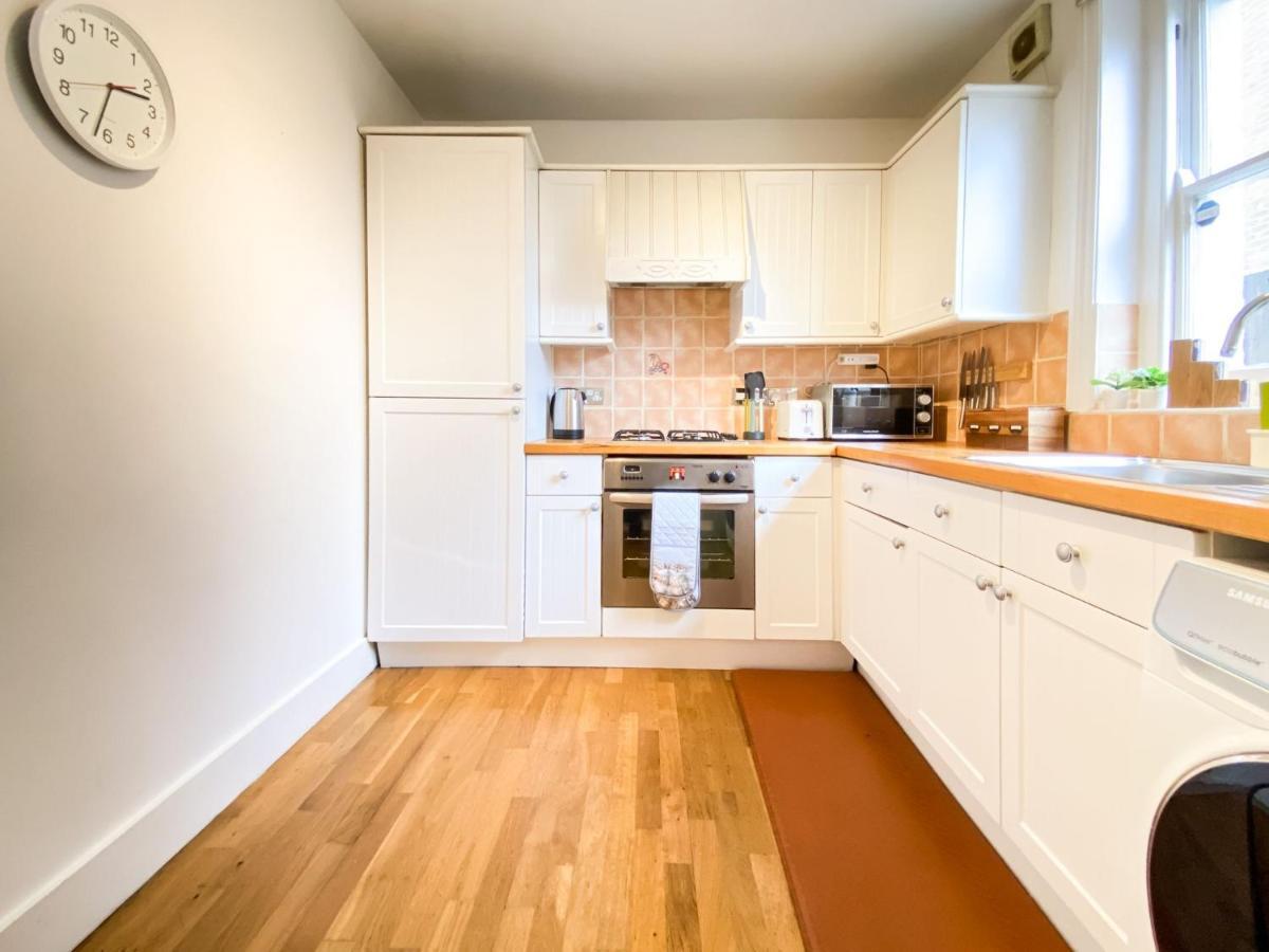 Pass The Keys Garden Apartment In Stockwell London Eksteriør billede