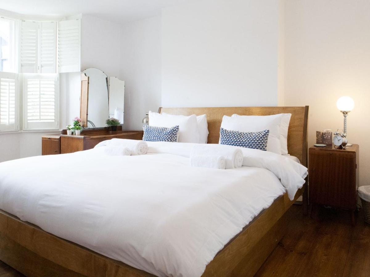Pass The Keys Garden Apartment In Stockwell London Eksteriør billede