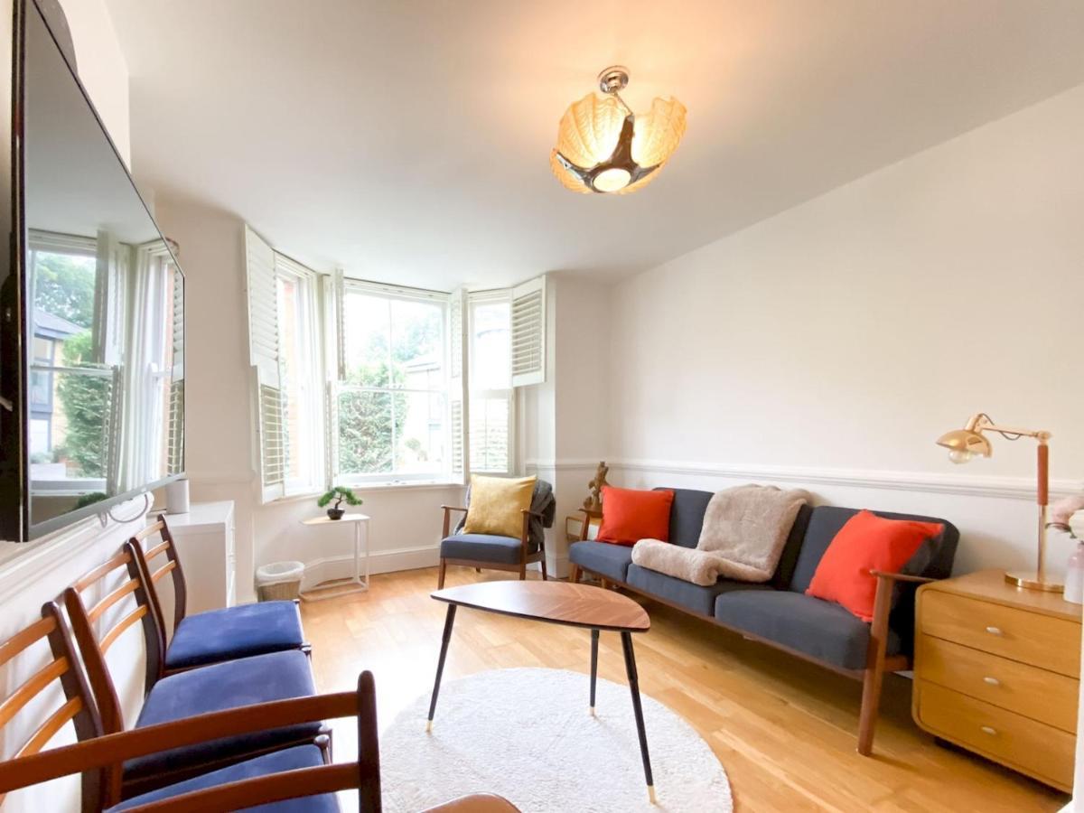 Pass The Keys Garden Apartment In Stockwell London Eksteriør billede