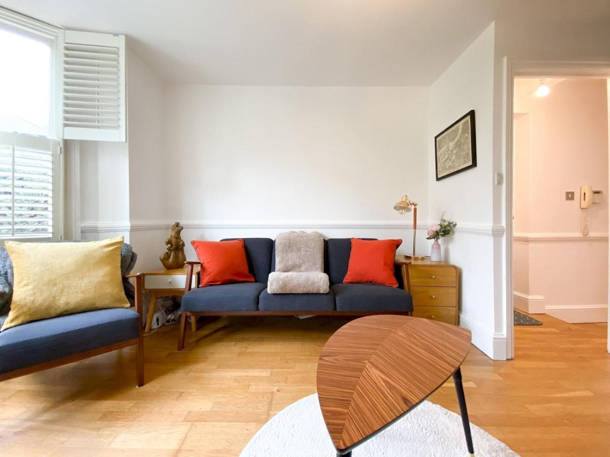 Pass The Keys Garden Apartment In Stockwell London Eksteriør billede